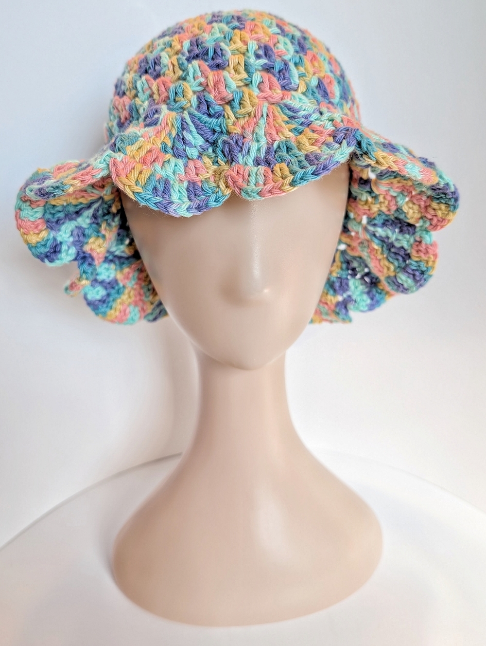 NEW, Crochet scallop bucket hat, handmade, 100% cotton